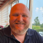 Portretfot van Johan Senders. Johan Senders is directeur van Workaround Europe. Hij geeft een review over de backoffice software Paydia van Flexpedia